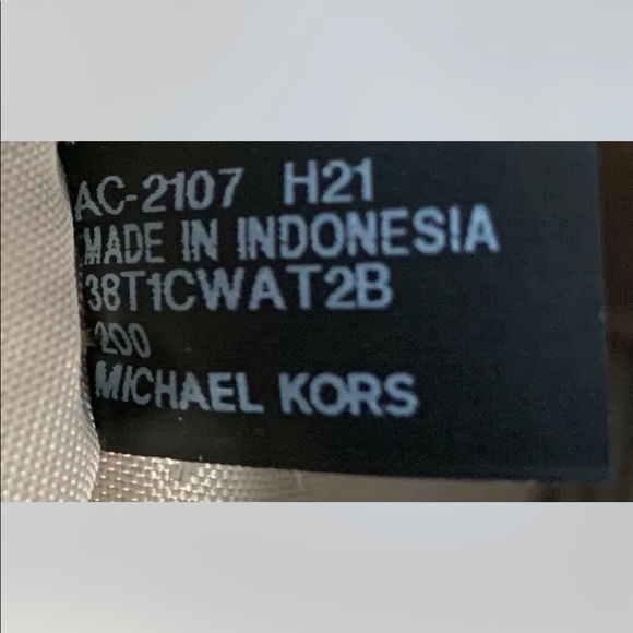 Michael Kors Tote. NWT - Picture 7 of 7